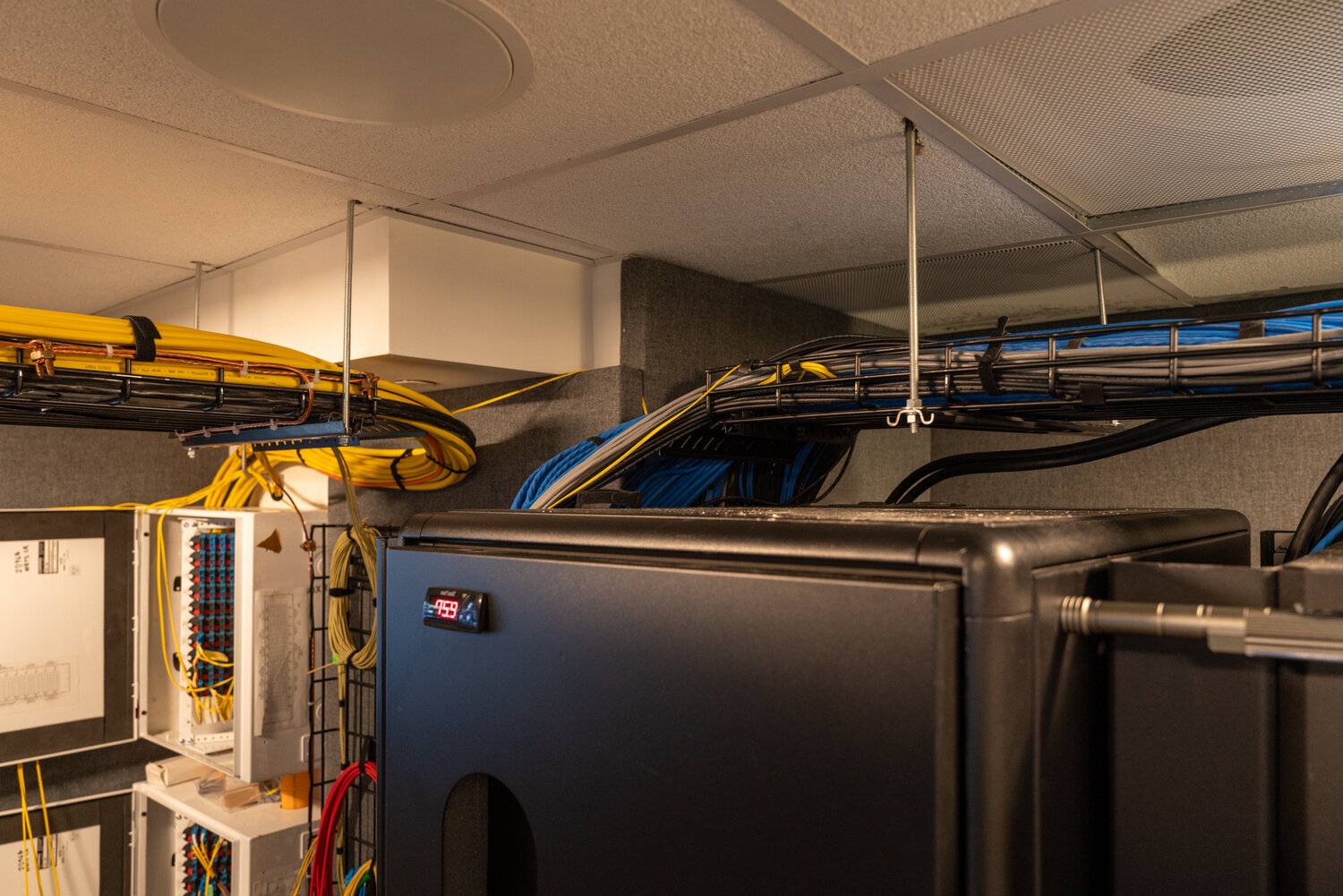 Structured cabling infrastructure in the Pentagon Briefing server room.